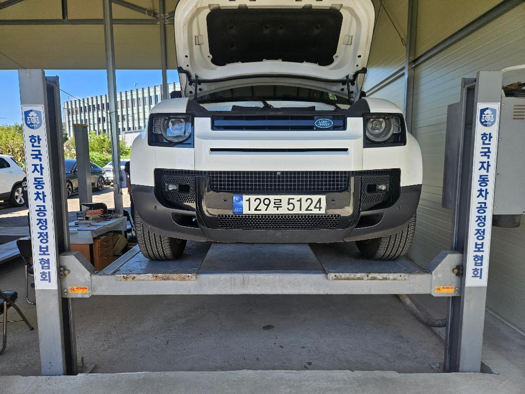 Land Rover Defender 2023 — inspection photo 1