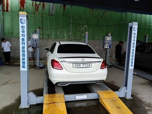 Mercedes-Benz C-Class 2018 — inspection photo 2