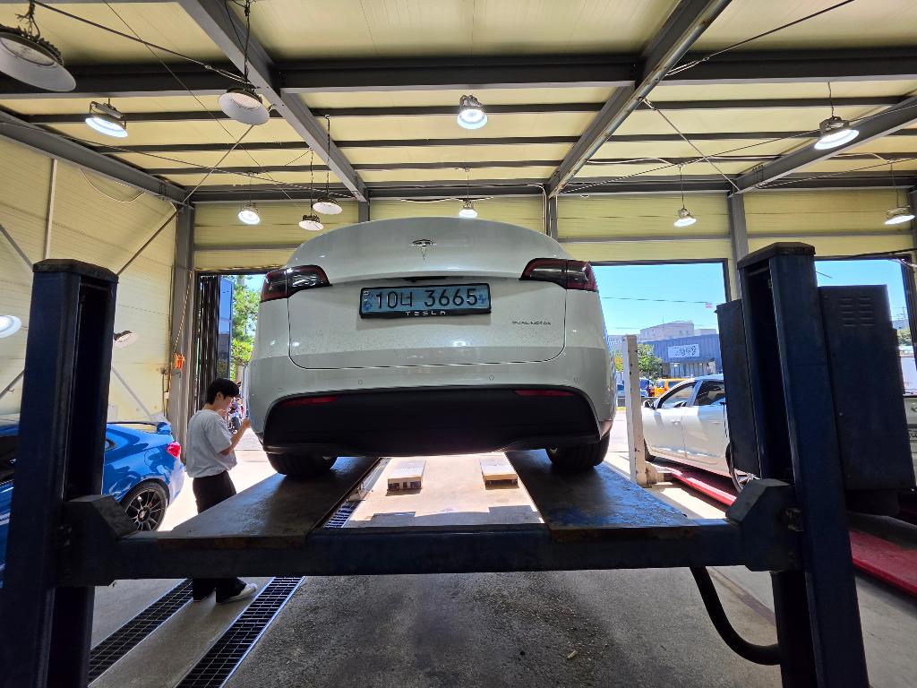 Tesla Model Y 2021 — inspection photo 2
