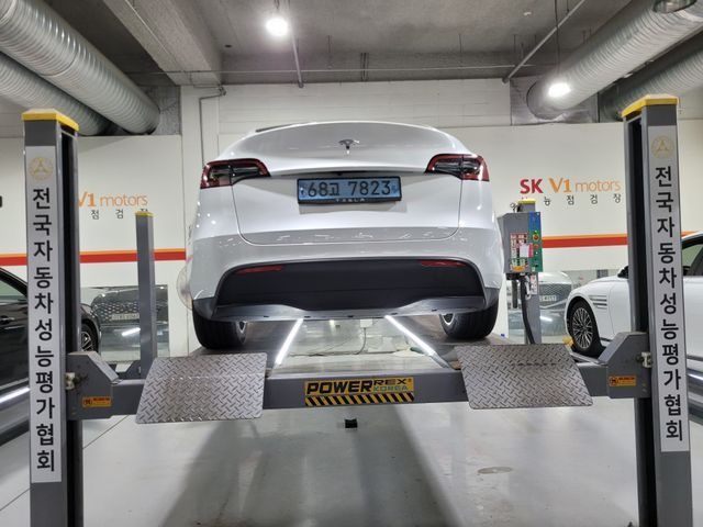 Tesla Model Y 2023 — inspection photo 2