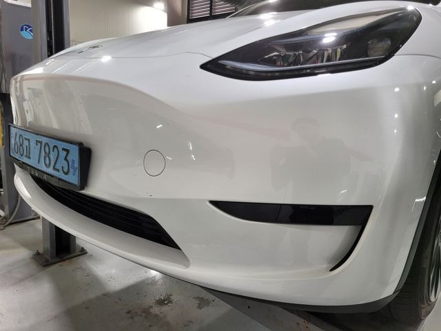 Tesla Model Y 2023 — inspection photo 1