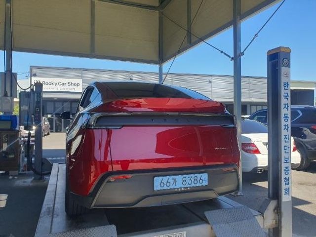 Tesla Model Y 2025 — inspection photo 2