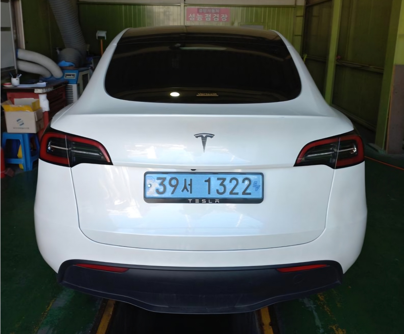 Tesla Model Y 2024 — inspection photo 2