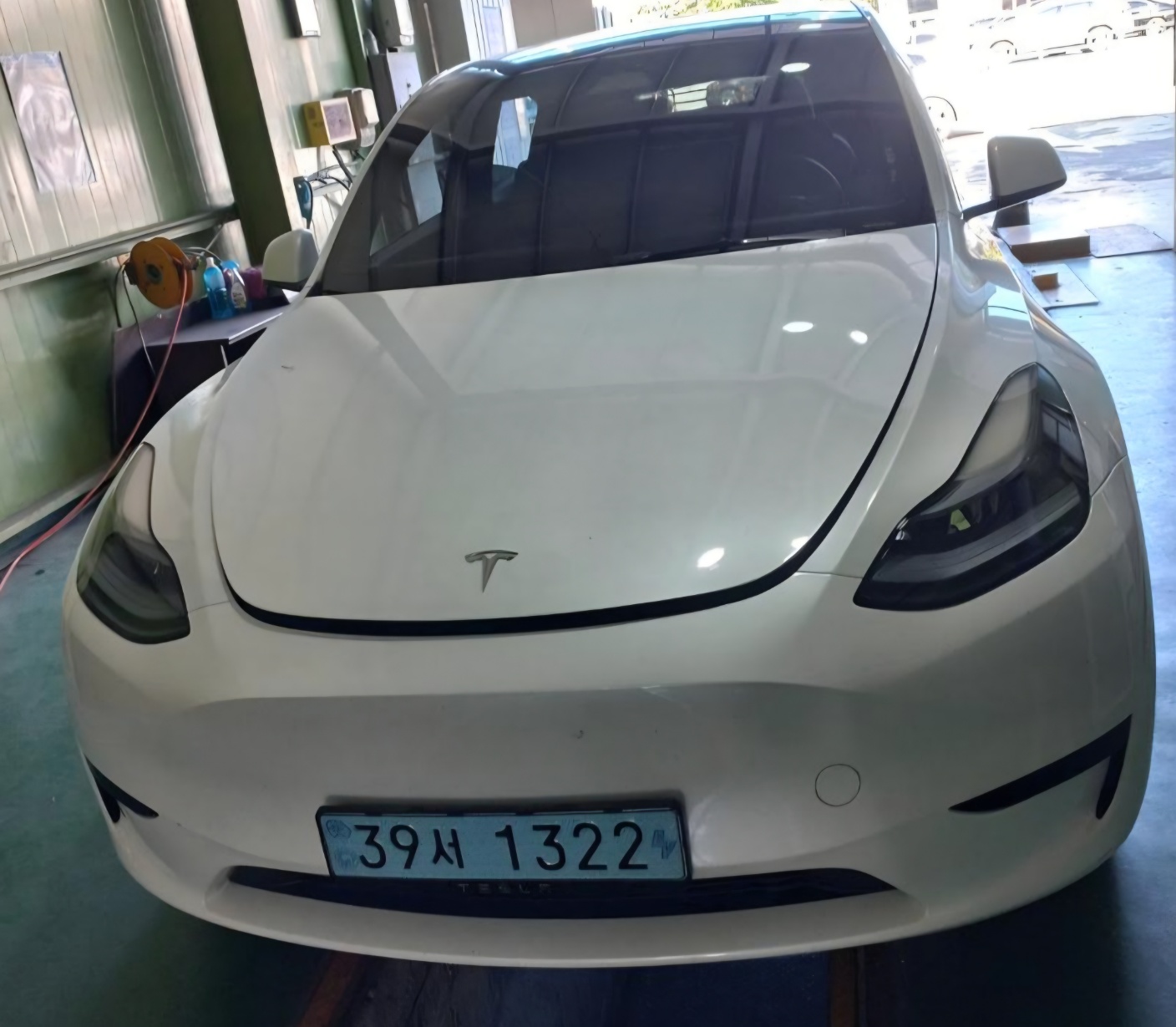 Tesla Model Y 2024 — inspection photo 1