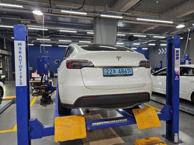 Tesla Model Y 2023 — inspection photo 2