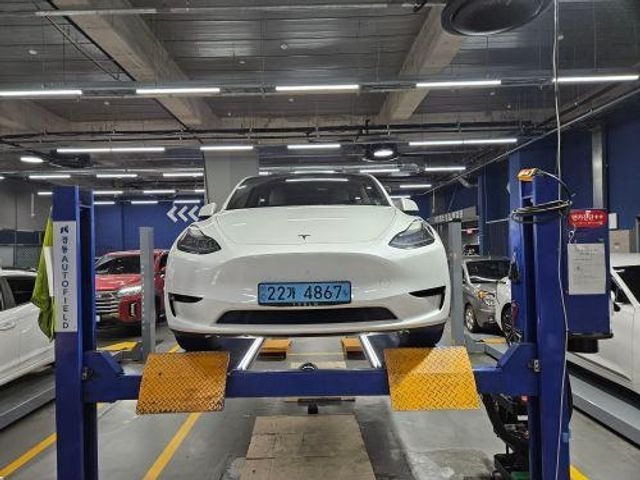 Tesla Model Y 2023 — inspection photo 1