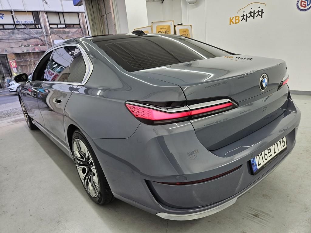 BMW 7-Series 2023 — inspection photo 2