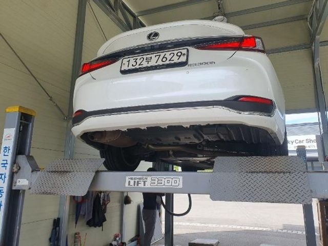 Lexus ES 2023 — inspection photo 2
