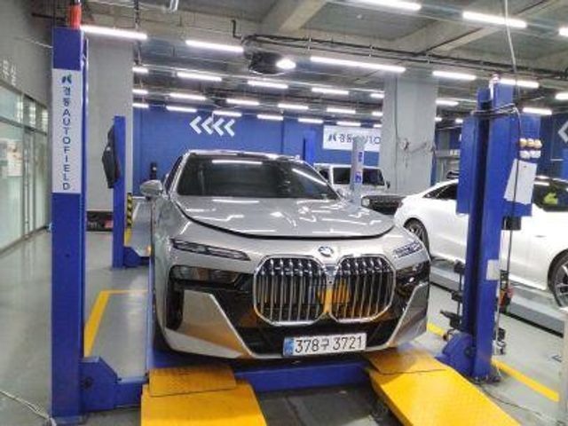BMW 7-Series 2023 — inspection photo 1