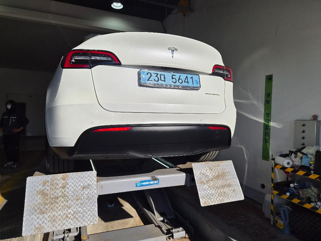 Tesla Model Y 2021 — inspection photo 2