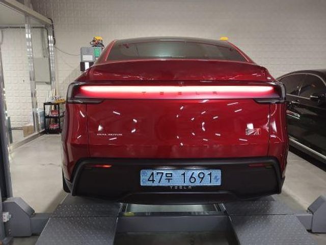 Tesla Model Y 2025 — inspection photo 2