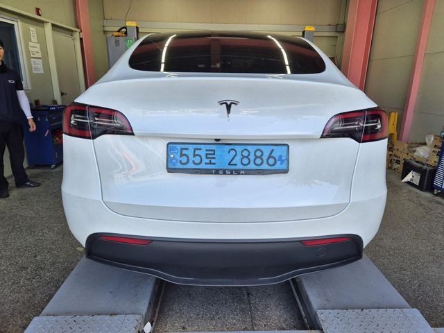 Tesla Model Y 2023 — inspection photo 2