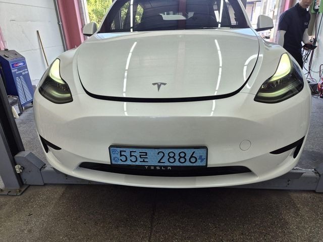 Tesla Model Y 2023 — inspection photo 1