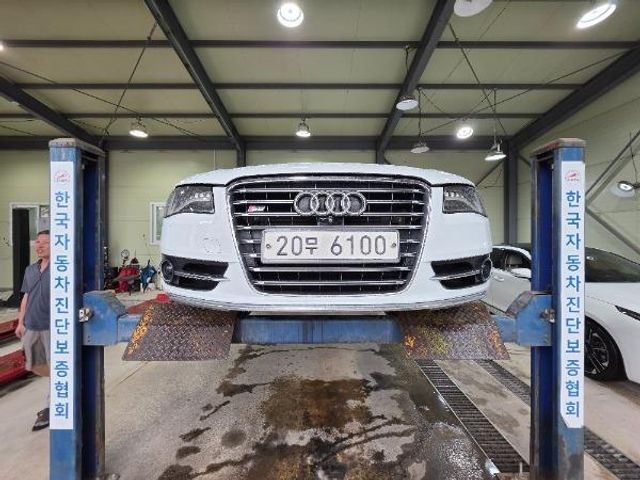 Audi S8 2014 — inspection photo 1
