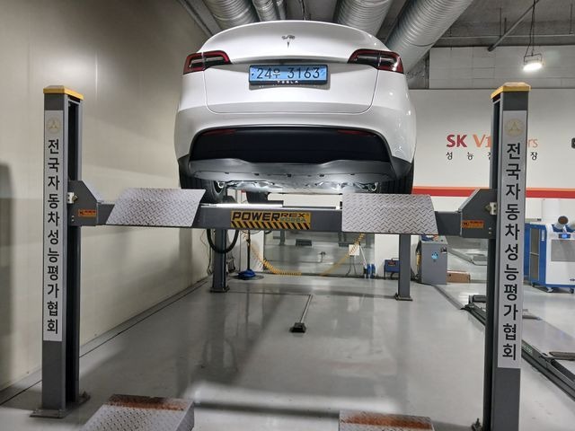 Tesla Model Y 2024 — inspection photo 2