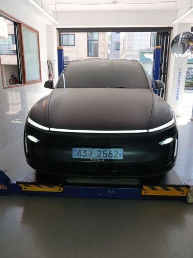 Tesla Model Y 2025 — inspection photo 1