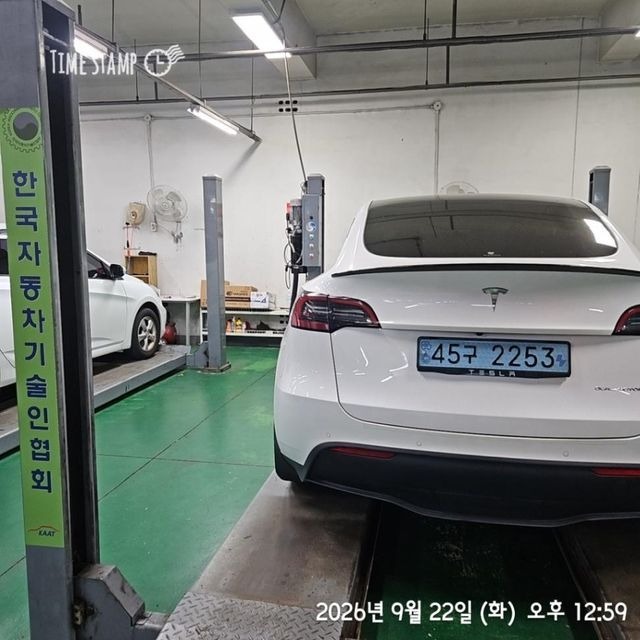 Tesla Model Y 2021 — inspection photo 2