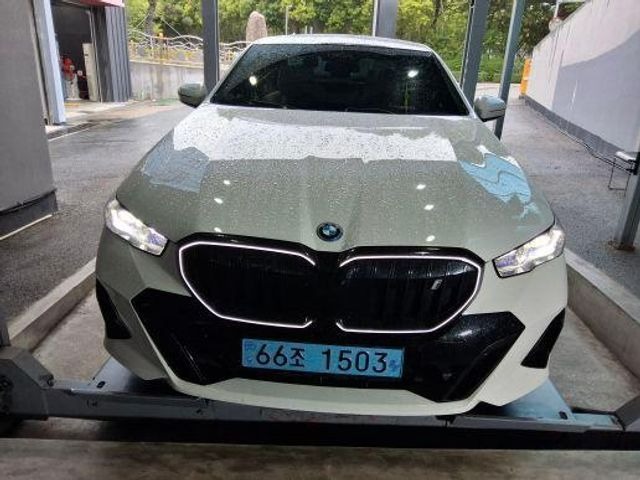 BMW i5 2025 — inspection photo 1