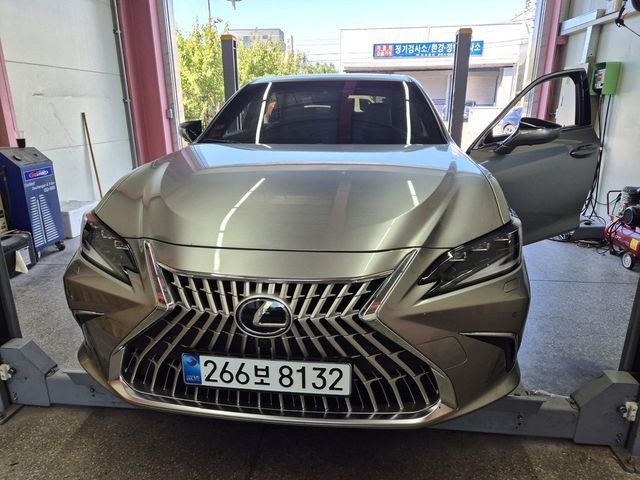 Lexus ES 2026 — inspection photo 1