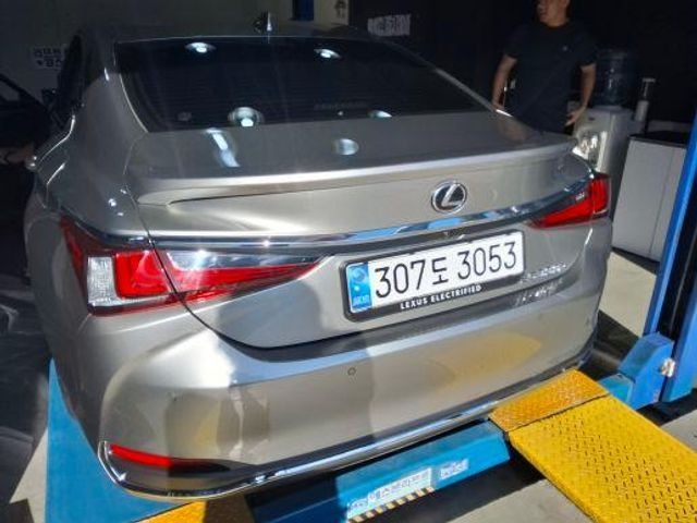 Lexus ES 2025 — inspection photo 2