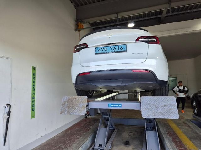 Tesla Model Y 2022 — inspection photo 2