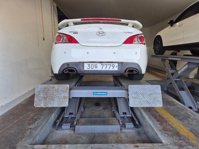 Hyundai Genesis 2011 — inspection photo 2