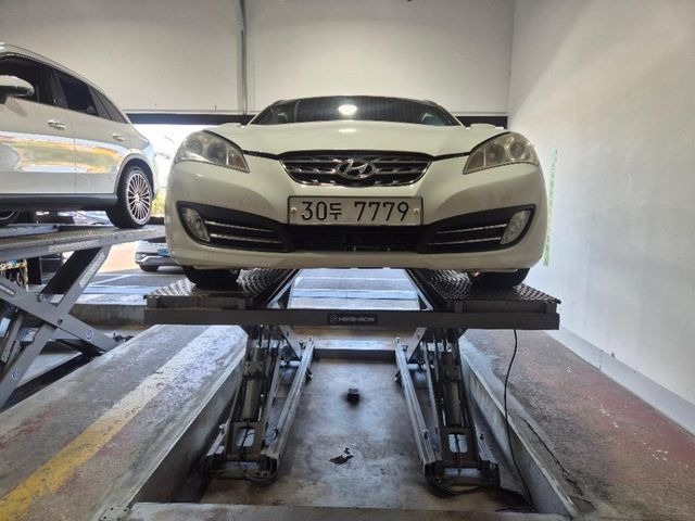 Hyundai Genesis 2011 — inspection photo 1