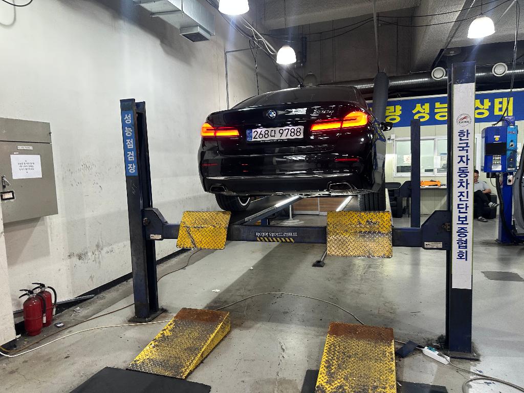 BMW 5-Series 2023 — inspection photo 2