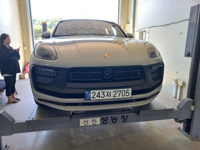 Porsche Macan 2023 — inspection photo 1