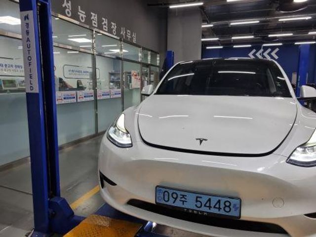 Tesla Model Y 2023 — inspection photo 1