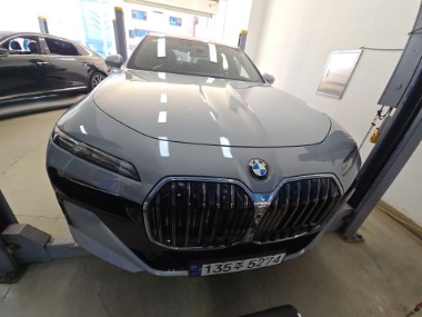 BMW 7-Series 2023 — inspection photo 1