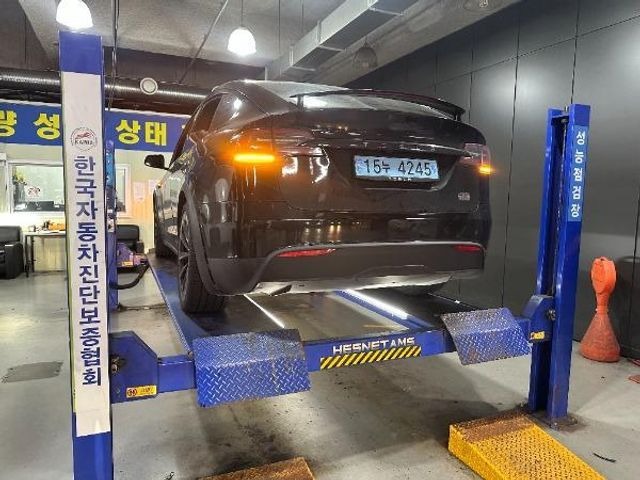 Tesla Model X 2023 — inspection photo 2