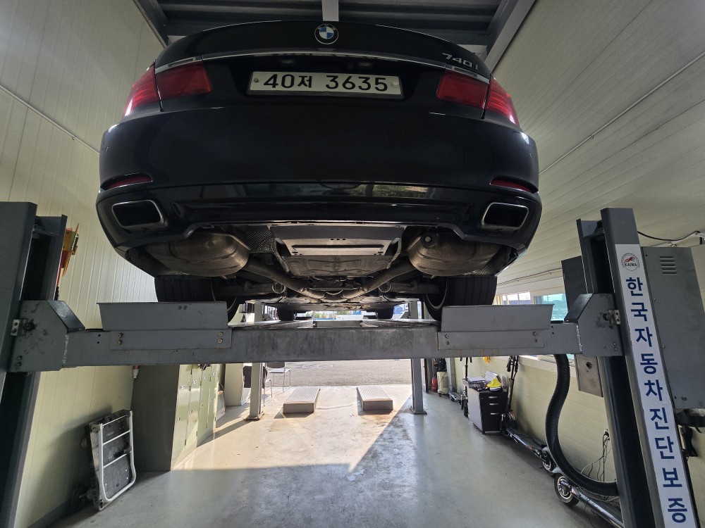 BMW 7-Series 2012 — inspection photo 2