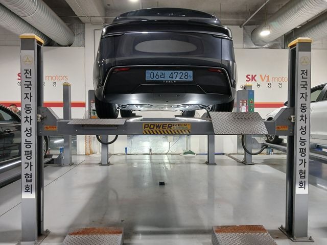Tesla Model Y 2025 — inspection photo 2