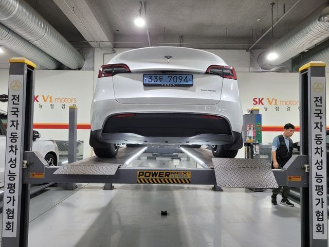 Tesla Model Y 2024 — inspection photo 2