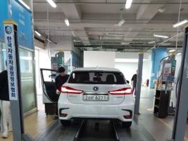 Lexus CT200h 2018 — inspection photo 2