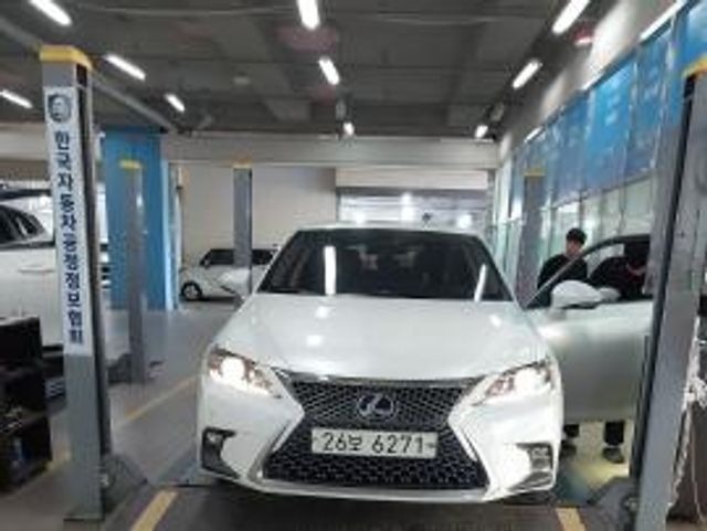 Lexus CT200h 2018 — inspection photo 1
