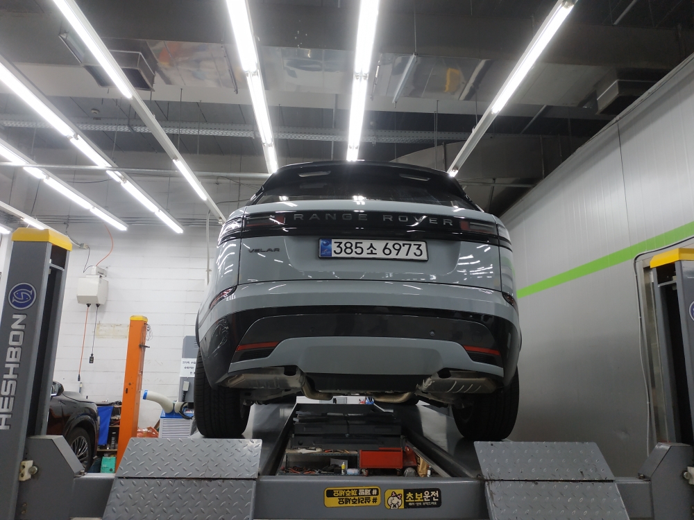 Land Rover Range Rover Velar 2026 — inspection photo 2