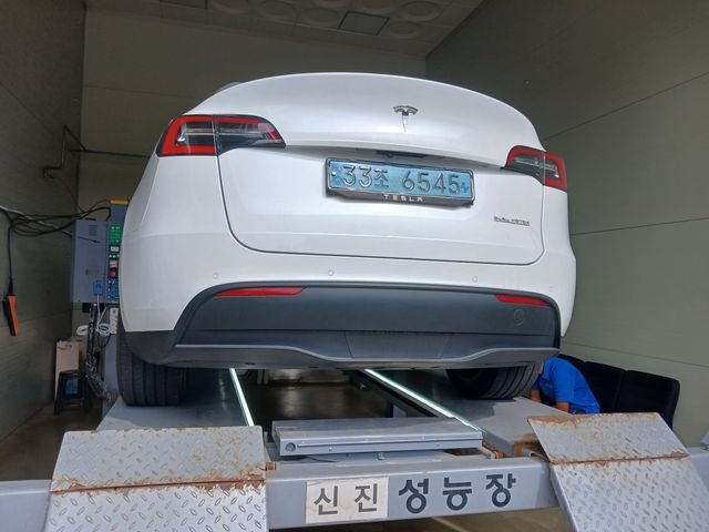 Tesla Model Y 2021 — inspection photo 2