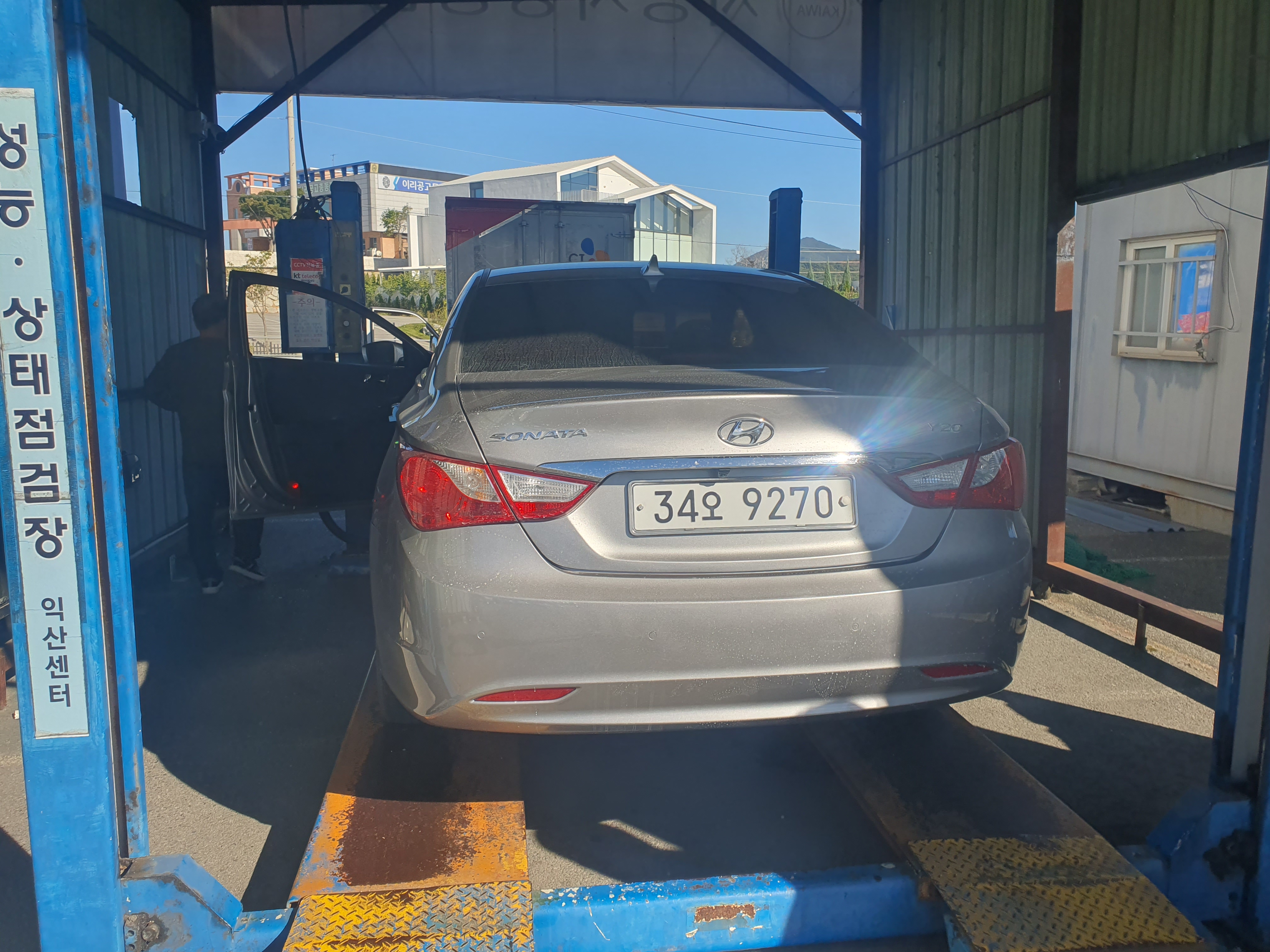 Hyundai Sonata 2010 — inspection photo 2