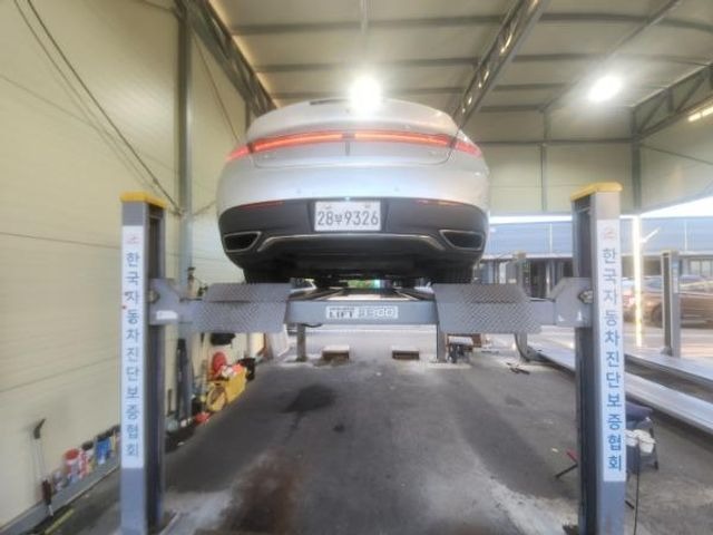Lincoln MKZ 2017 — inspection photo 2