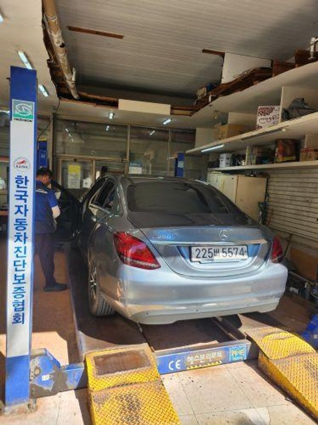 Mercedes-Benz C-Class 2019 — inspection photo 2