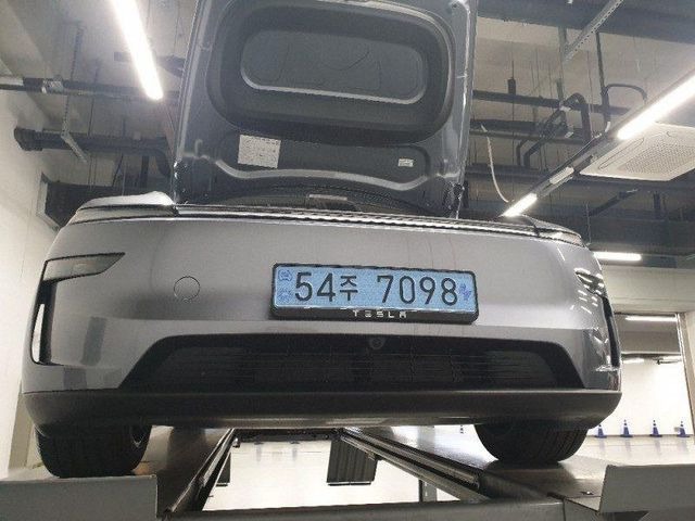 Tesla Model Y 2025 — inspection photo 1