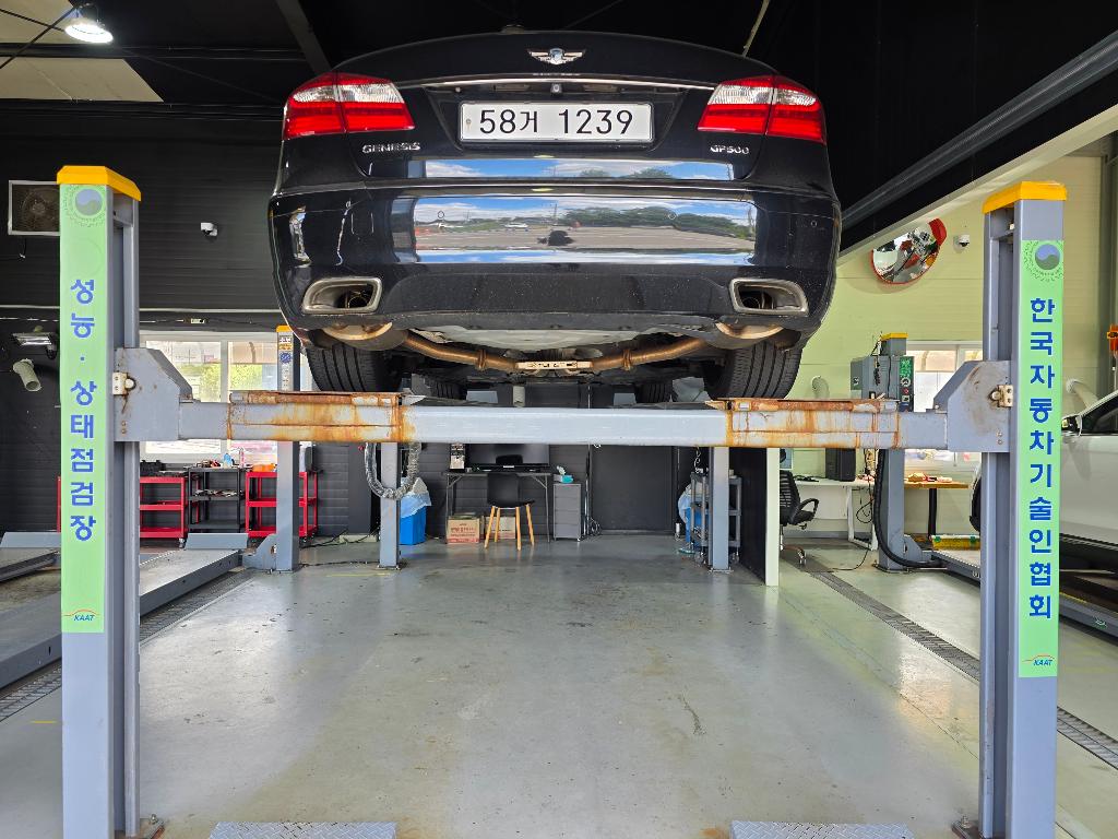 Hyundai Genesis 2012 — inspection photo 2