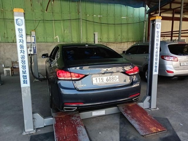 Hyundai Genesis 2016 — inspection photo 2