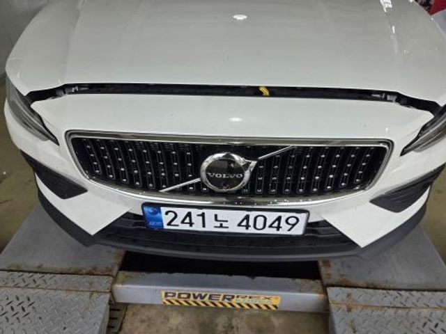 Volvo V60 2025 — inspection photo 1