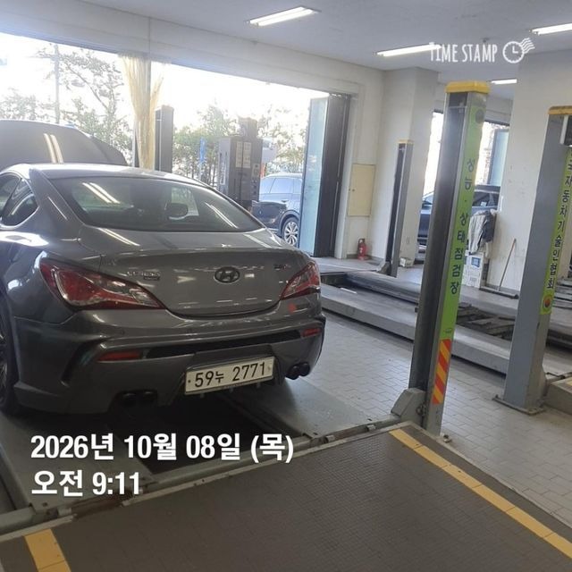 Hyundai Genesis 2011 — inspection photo 2