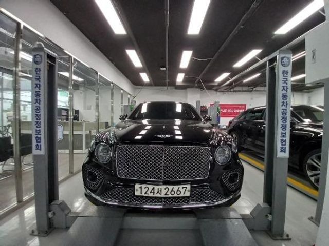 Bentley Bentayga 2023 — inspection photo 1