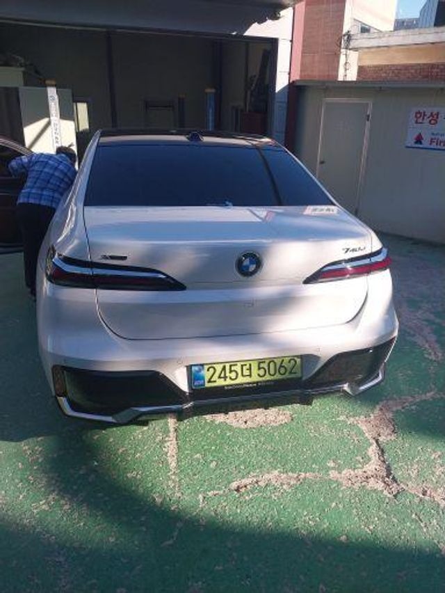 BMW 7-Series 2025 — inspection photo 2