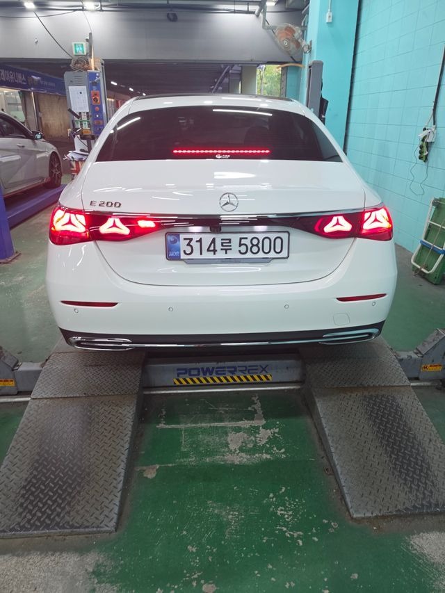 Mercedes-Benz E-Class 2025 — inspection photo 2